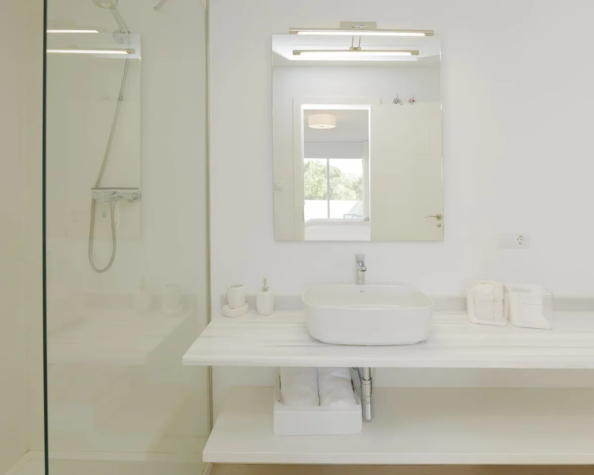 20b4933c-4d19-4787-8283-e62b6f469ae0