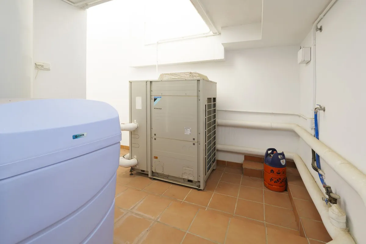 24a2a278-7f6c-4025-aaaf-a2f7962b2933