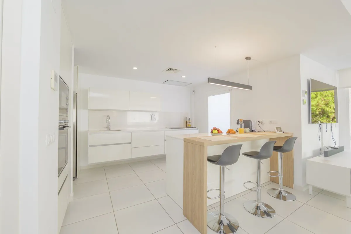 24c1e2e9-34d3-4fb3-a214-181b034c5f34