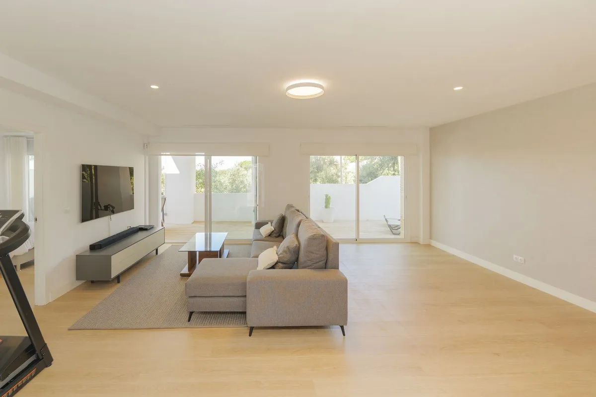 25e8b23b-127f-440f-a4a4-7622eee7bf66