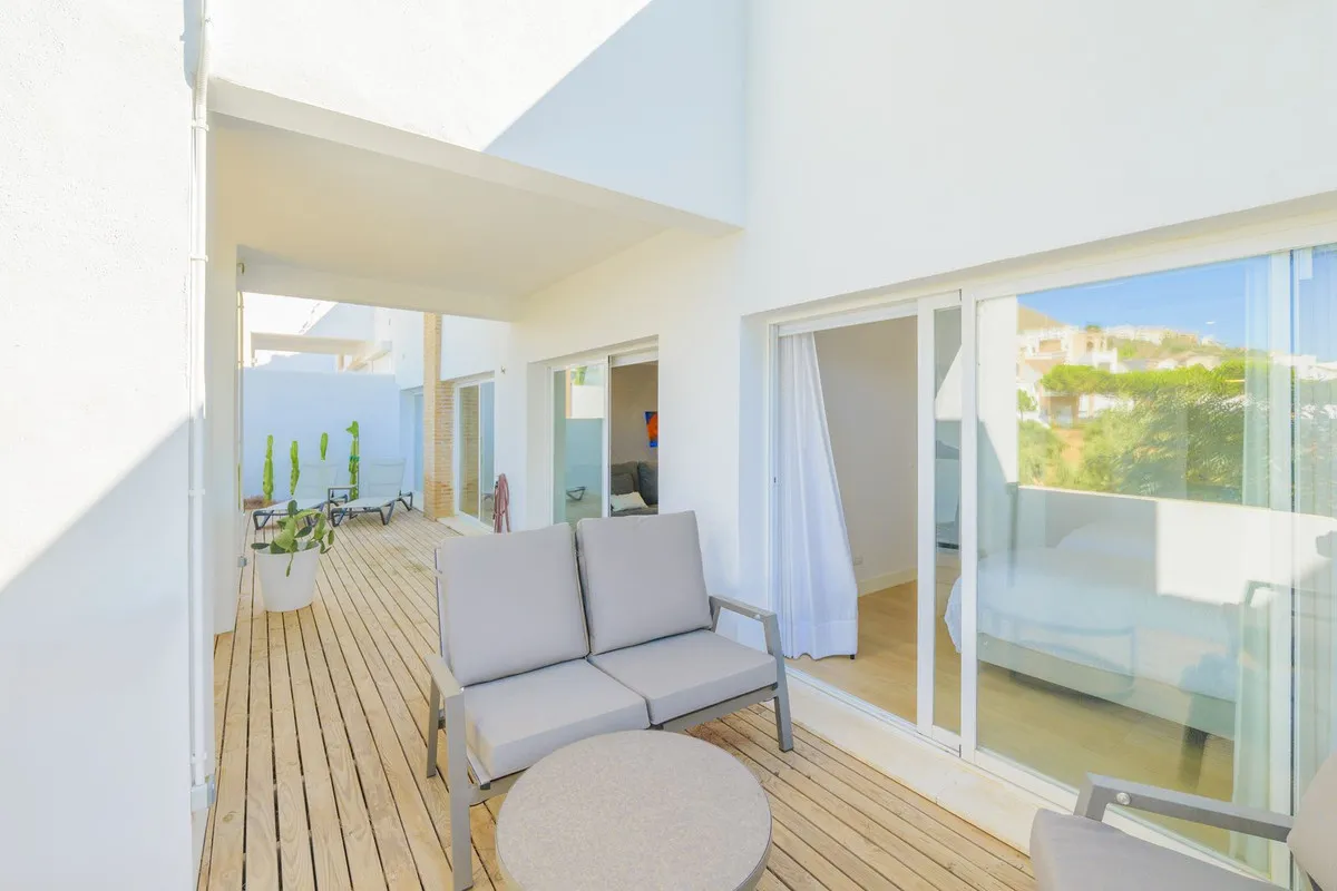 e2e070a0-64ab-459f-b23f-13ea5cc764c1