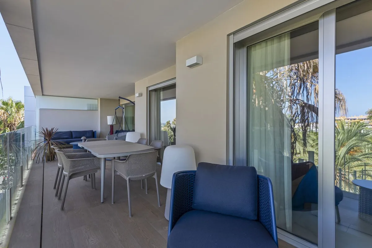 111ee804-506d-4aea-afd3-2c818cef4a06