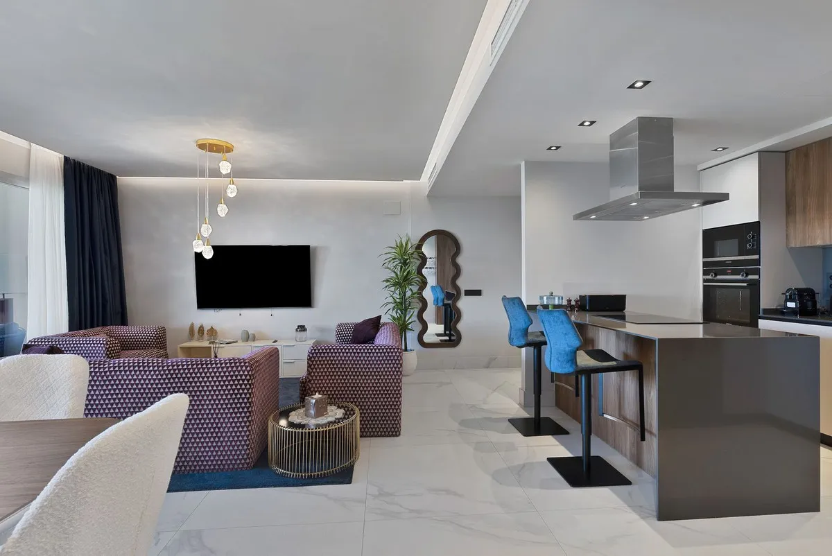 f0735945-3c03-4aa6-b28b-b58fb3d7f33f