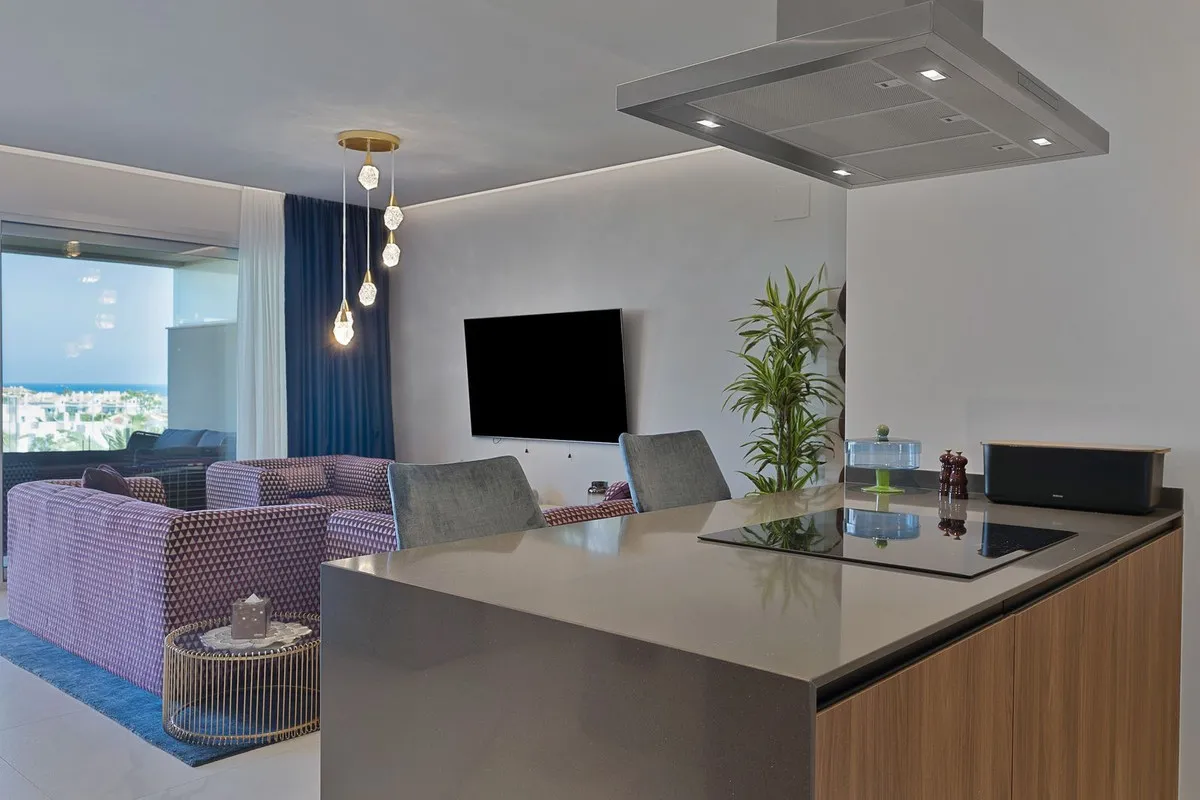 f4357752-7b60-45f6-927b-fb07a97c3eac