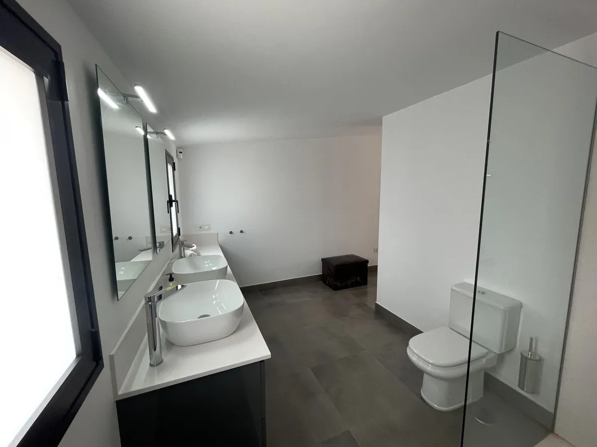 6fbdc6a8-1a0d-4771-8933-f444fede56d3