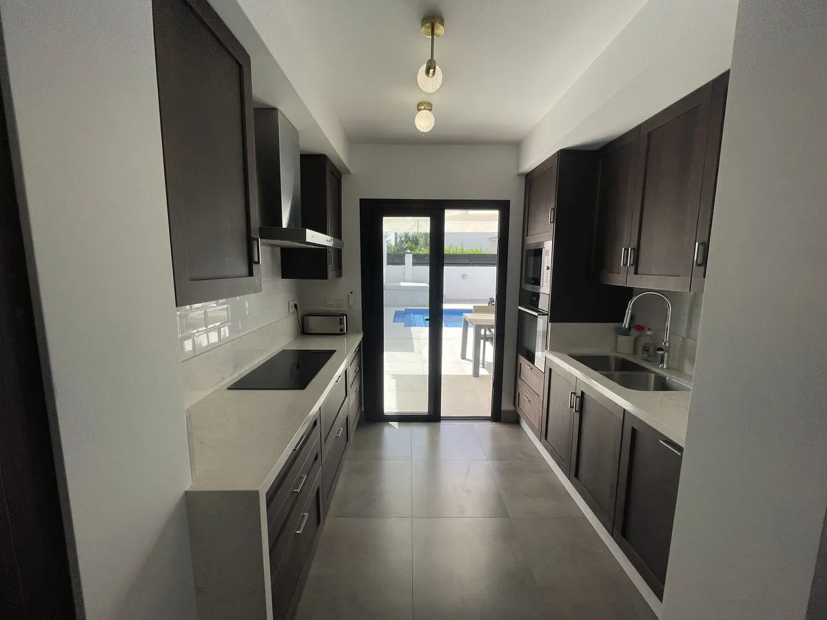 fd58cbe1-2e9c-4f49-878a-8049b233c082