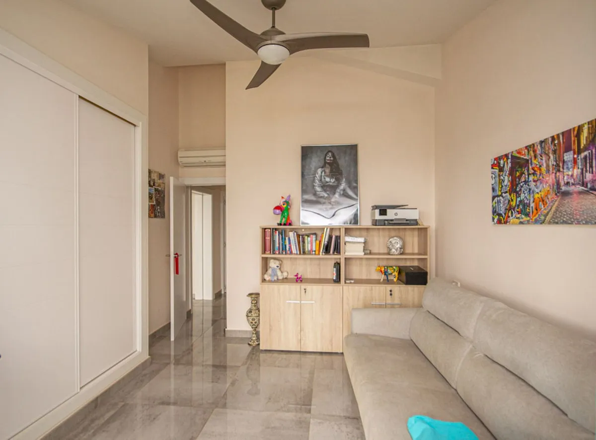 519a8c0c-583b-45cc-884e-6c54a8d23320