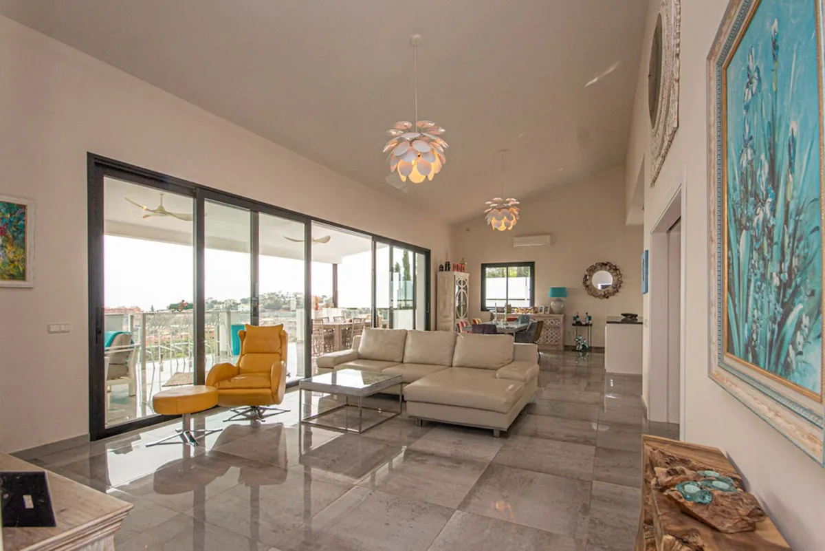 de25a7ed-a1e9-4781-9083-0adbe93dcf42