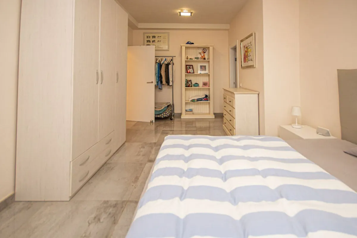 e051cb43-cb0a-4ab5-ab5c-3c24b1624fa0