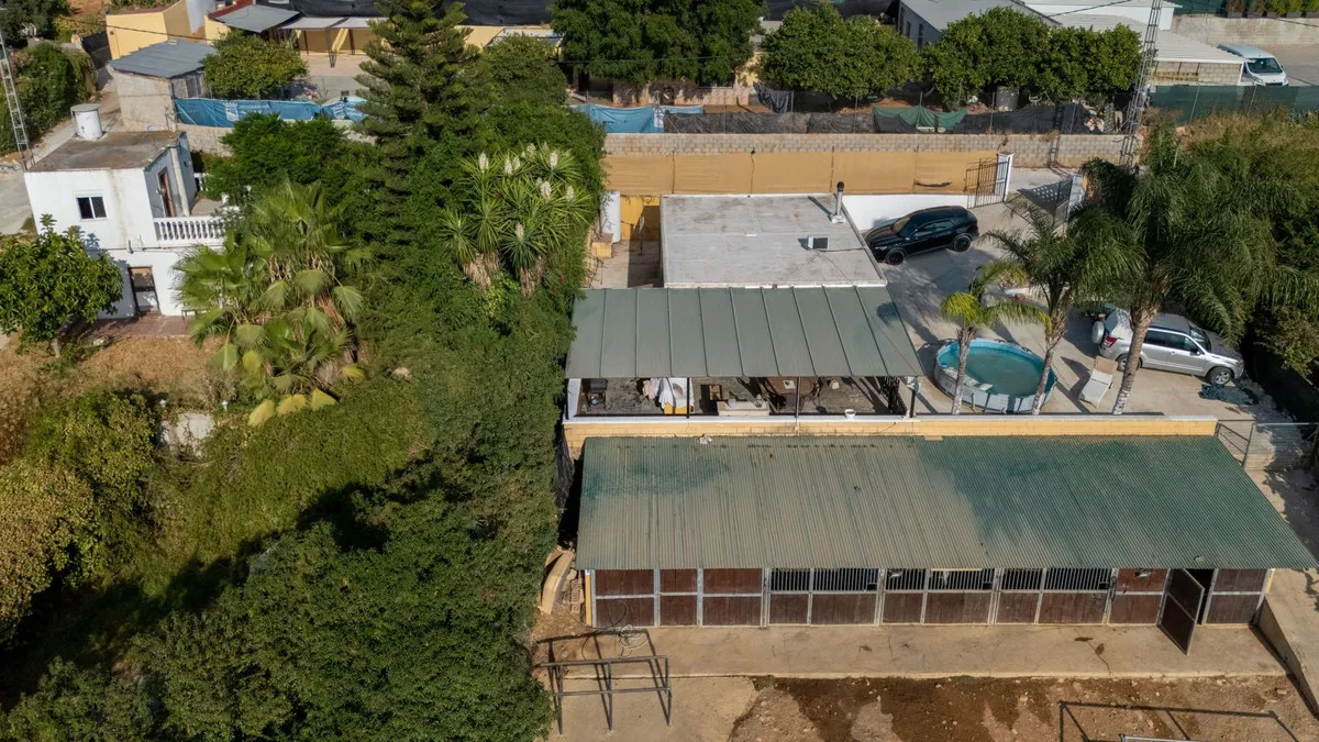 db98fa94-4051-4d79-b0d8-41fd7e2d9224