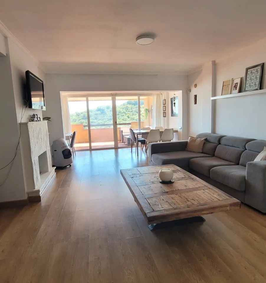 8b12a2b7-7d1f-4474-90a0-4df95e0c2560