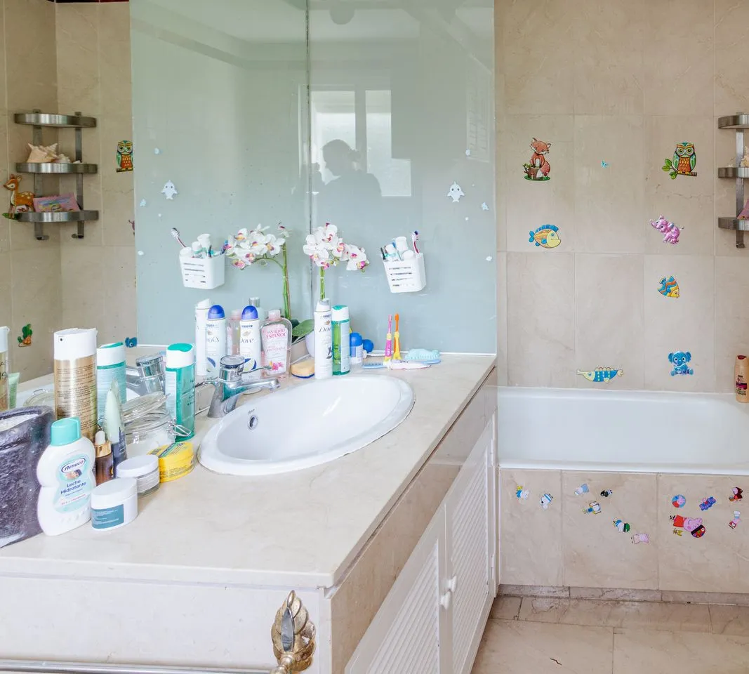 284cb27e-dc03-42cb-a8e1-6795bd332fe4