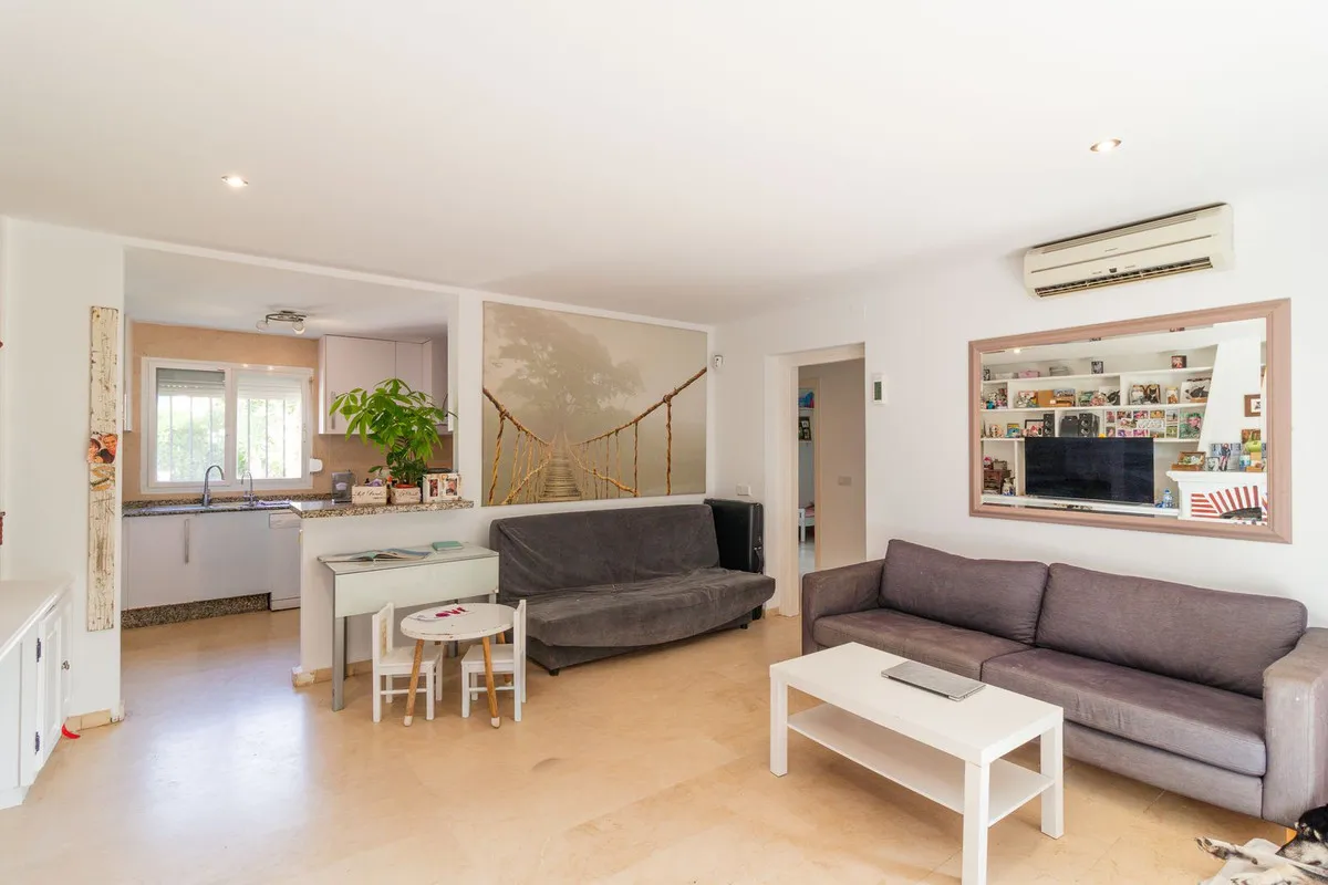 fb43eb22-573b-40a1-bdc7-755de00144be