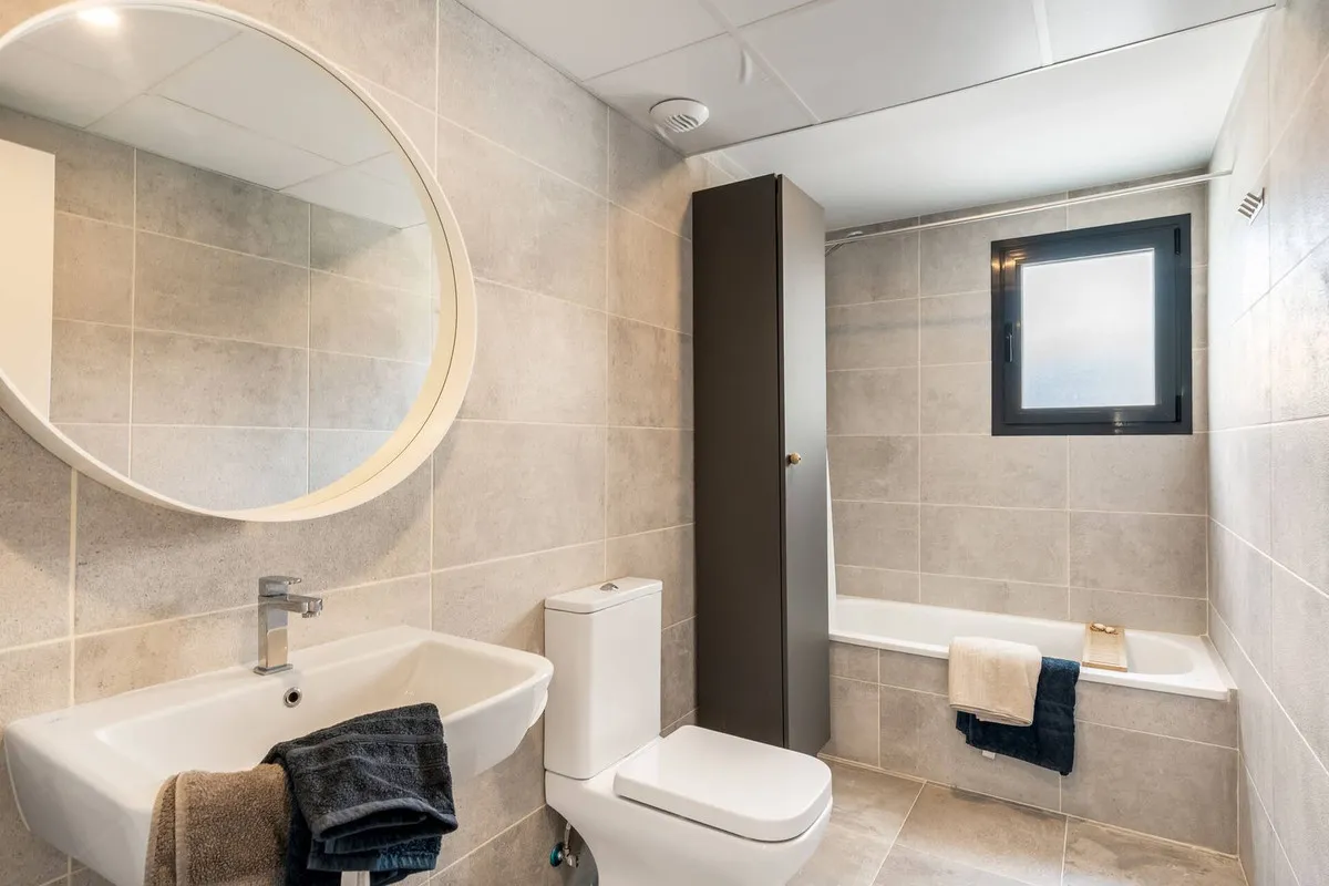 1a70208c-5664-4c54-bcbb-918ef78584de