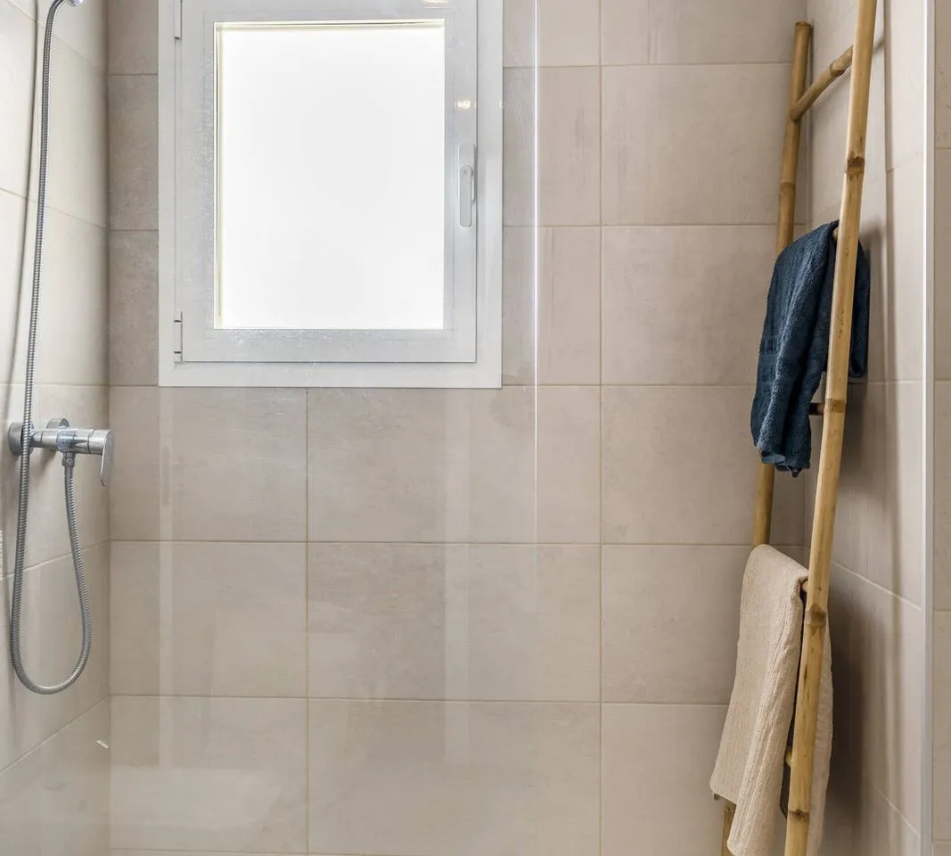 5a9b8dc2-5b68-47b3-8c06-1daeb2a9b2fa