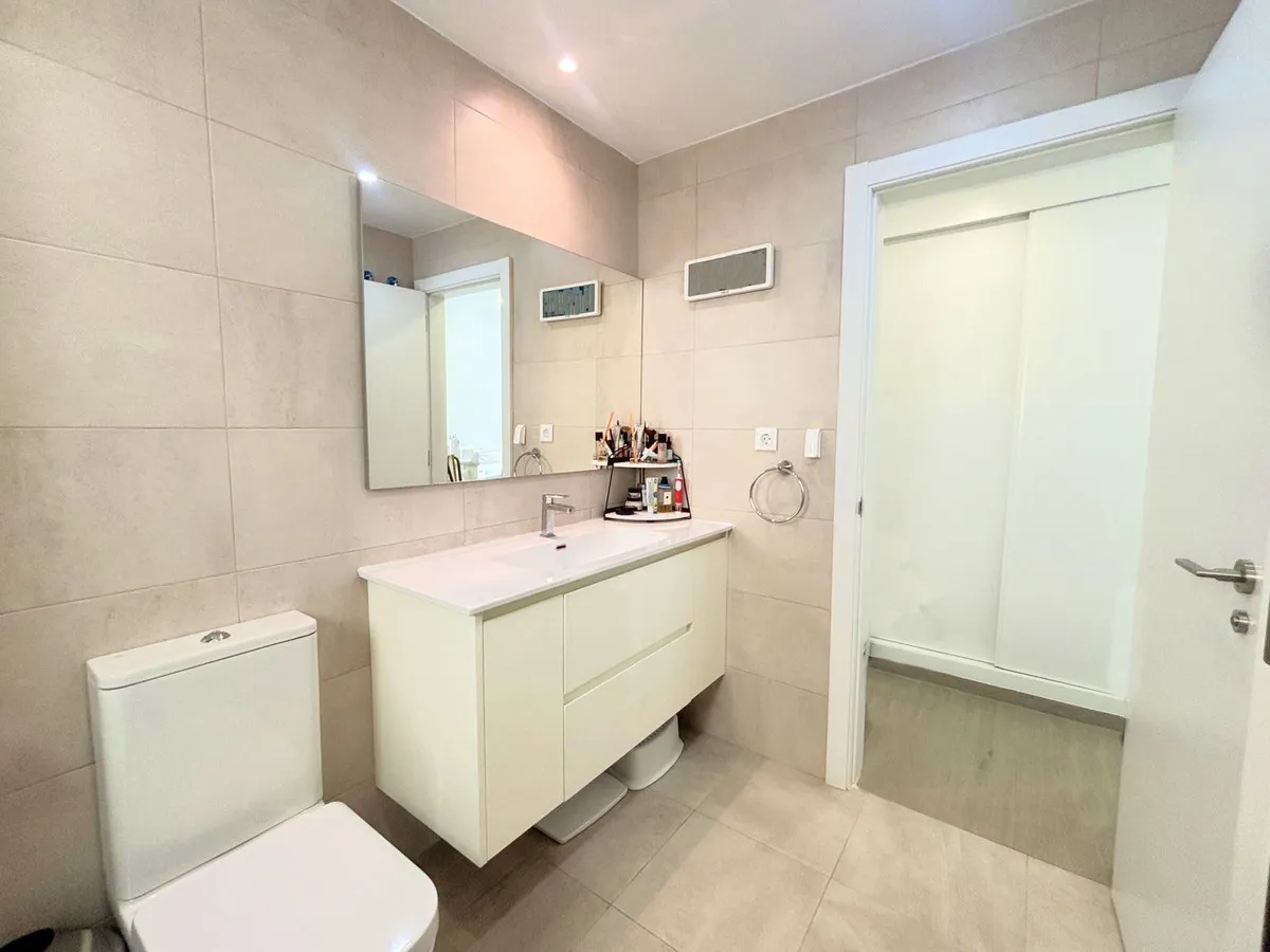 c1934147-9a45-467e-8d93-861f6ffa50db