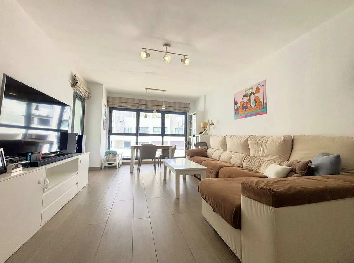 c528b259-d194-4043-a9dc-92955dcda23f