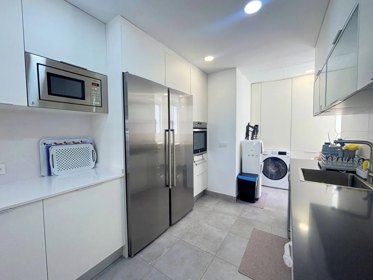 d998f2a5-7348-465f-b48e-a606404e7031