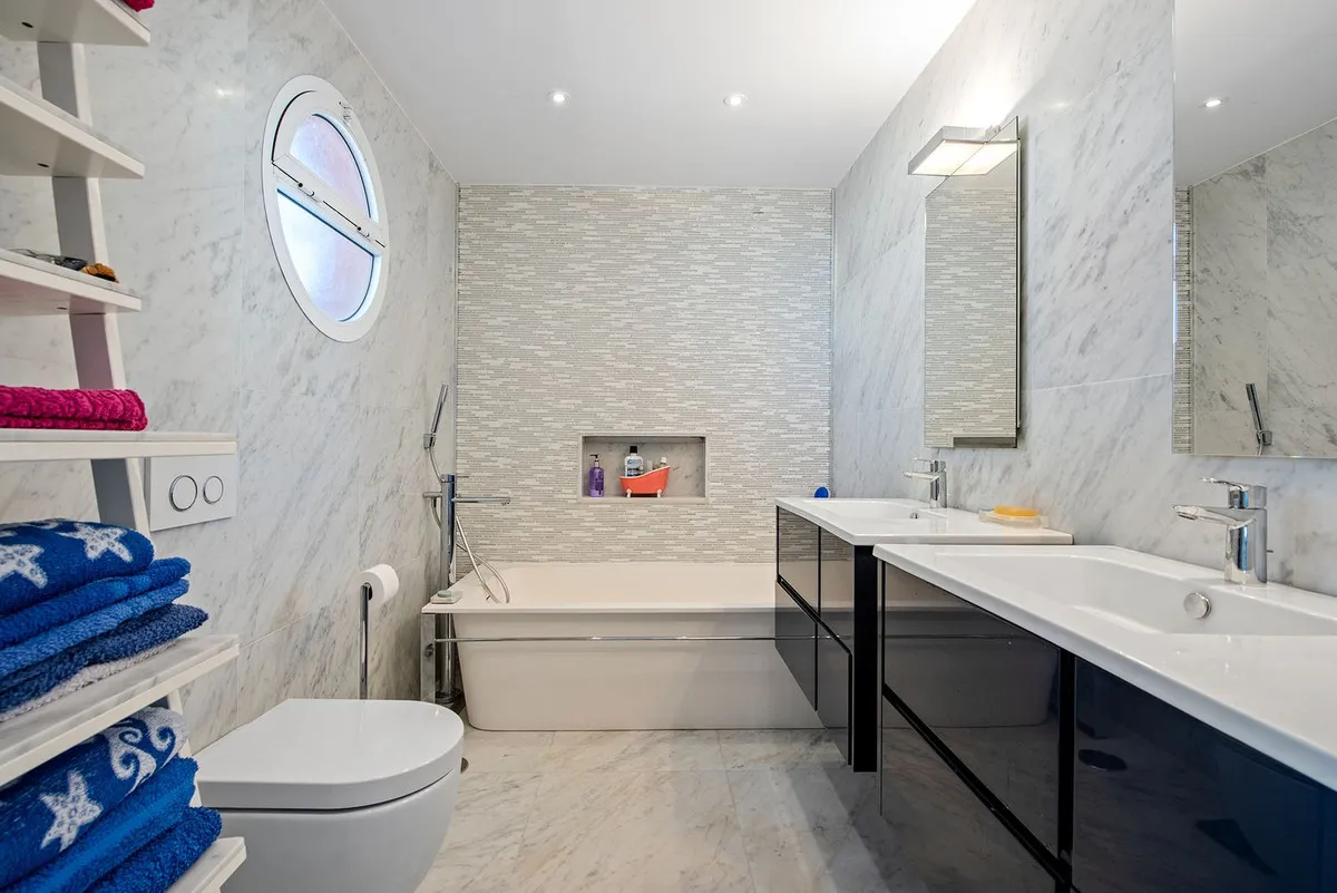 f807c400-2feb-41ff-8fd3-f500c8540235