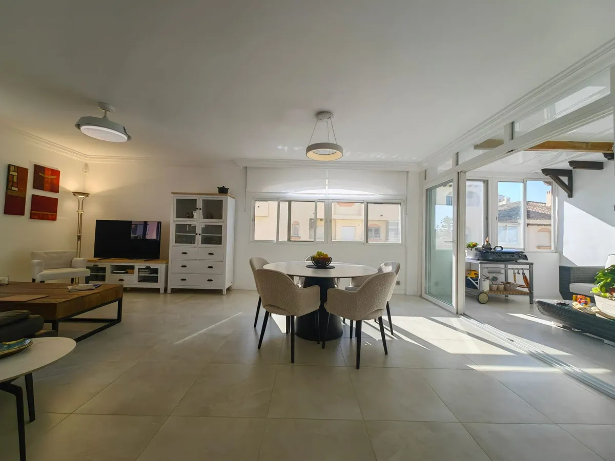 209a4dcd-09d9-4fc4-af1c-a4469bd1649b