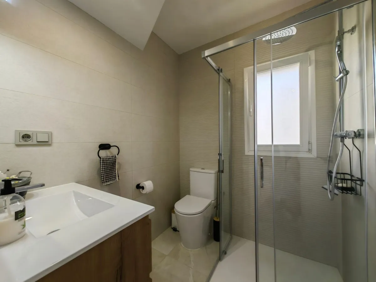 5b8b20c9-4371-43e4-828c-d1fadaec5dc0