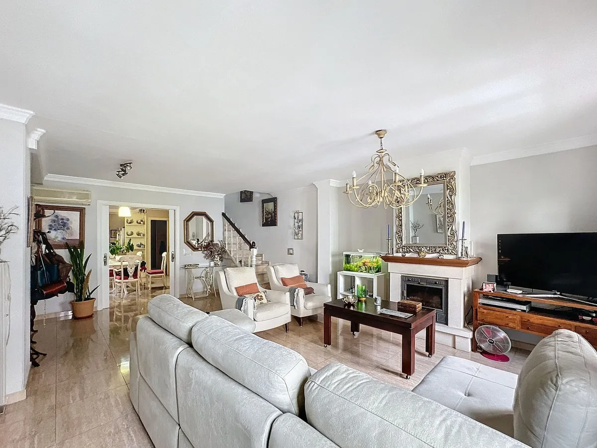 17ea1950-ef58-4b44-8146-f55f4425534e