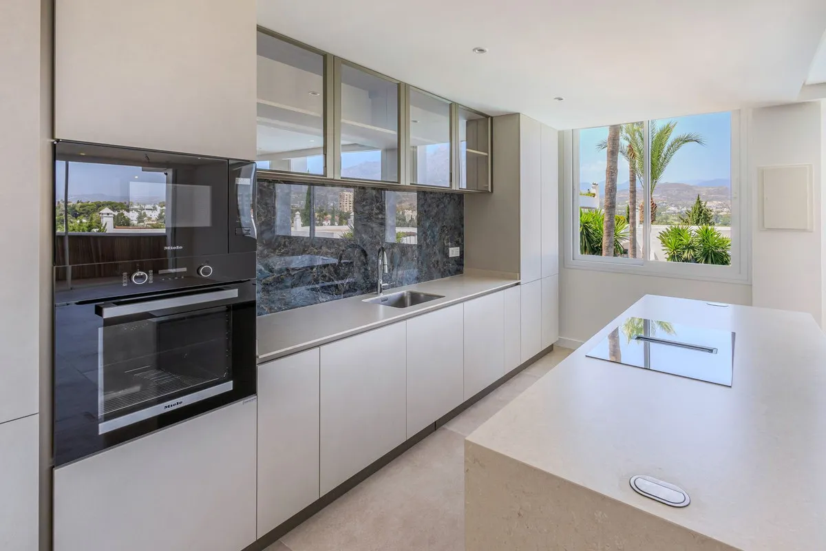 382b9000-968c-4640-8d44-b71ea8f73a83