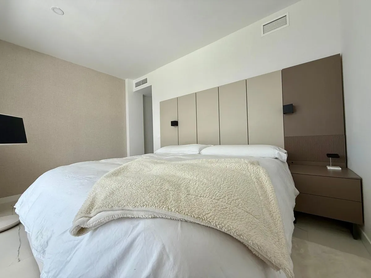 b87a4b6e-66b1-4770-98f2-226acb143640