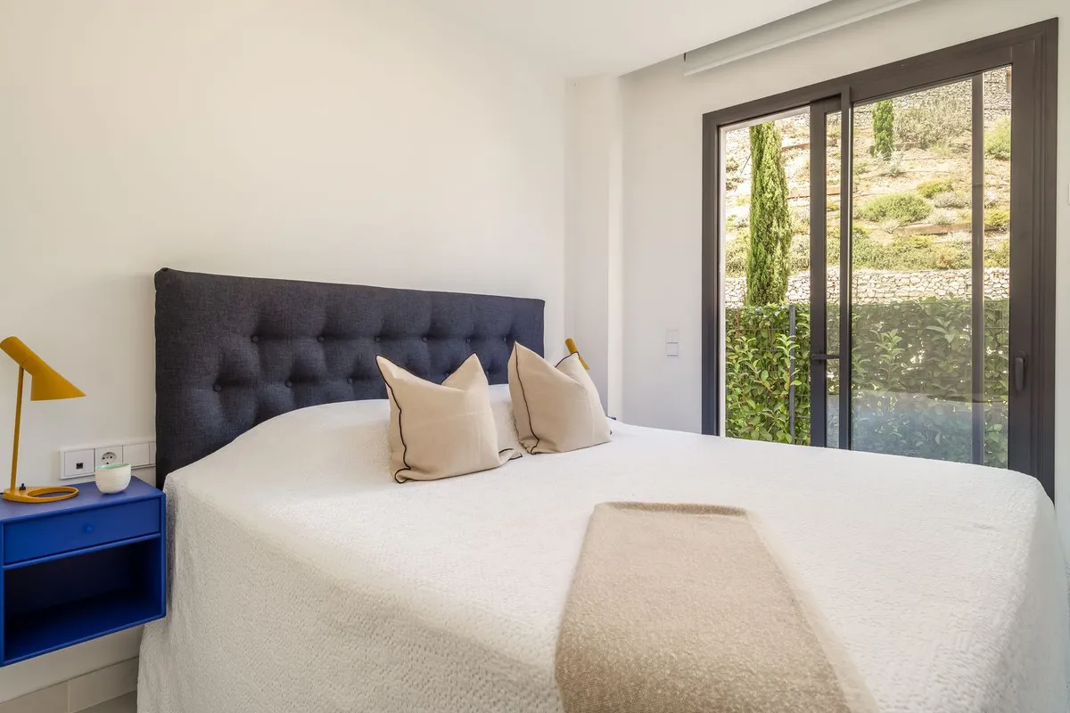 9cb404d8-a0e4-47ab-a8ff-5ddb7bf23ea6