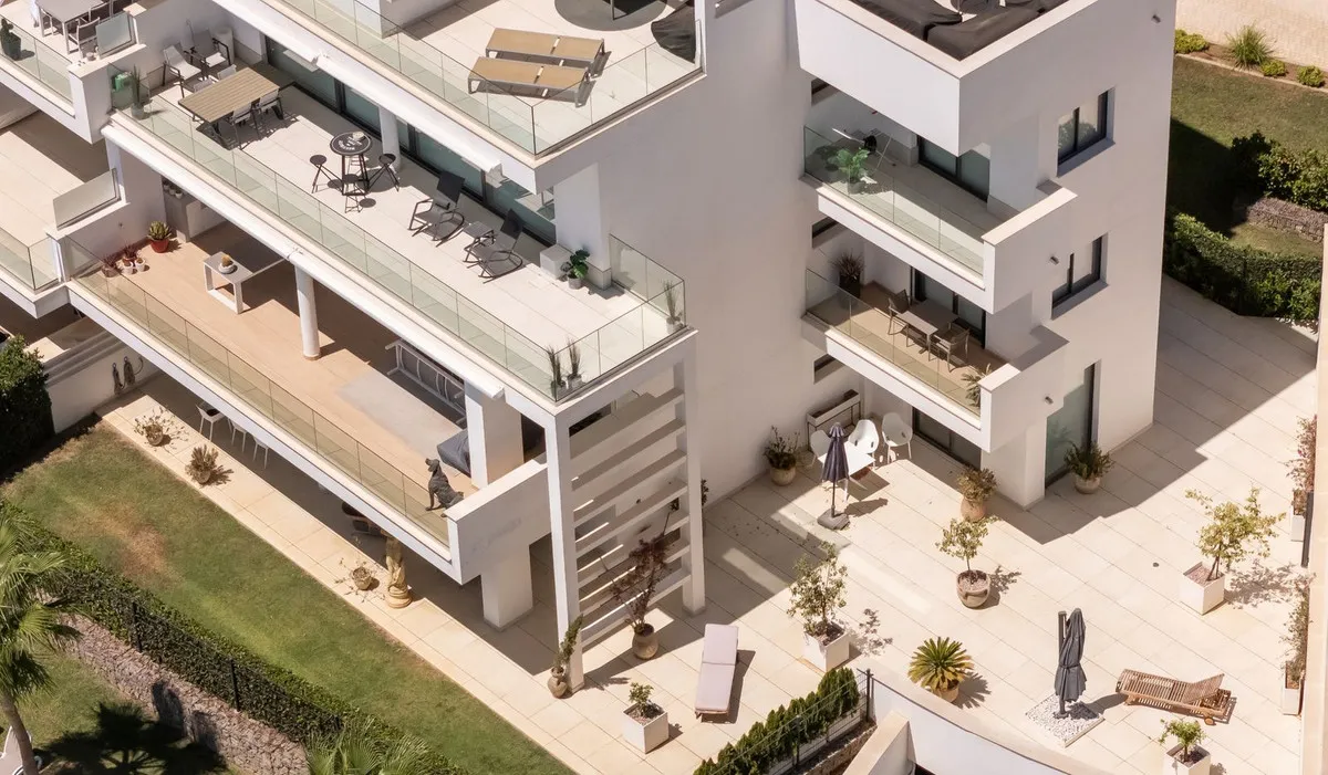 aa52775c-dbc7-4d4d-a673-7d3f8a6c354f