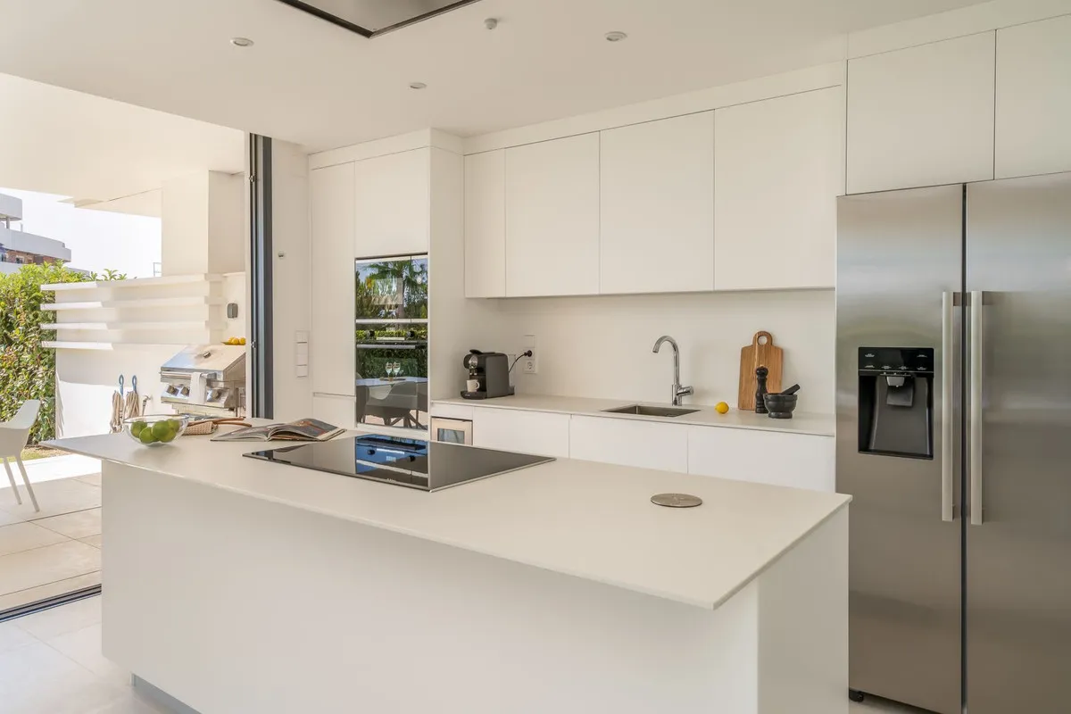 f11640ce-80f9-4d70-90be-47a8ed91fb65