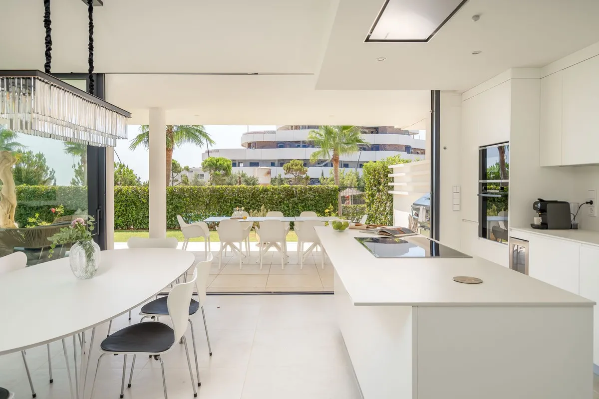 f5ae5eac-8483-4934-9d07-cc9244e2dc8f