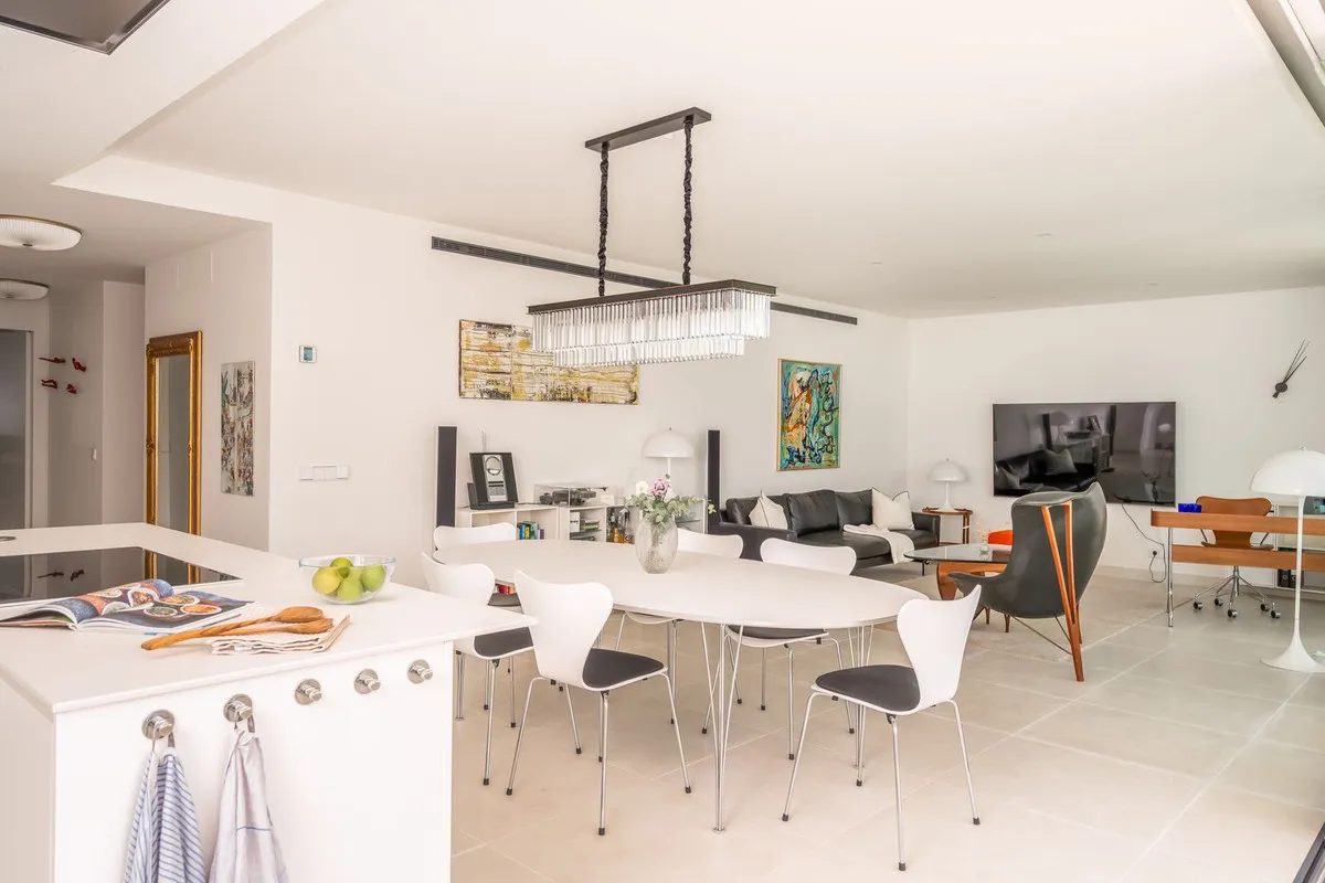 fd1c8bf6-fa38-4d25-813b-d5d098a37fef