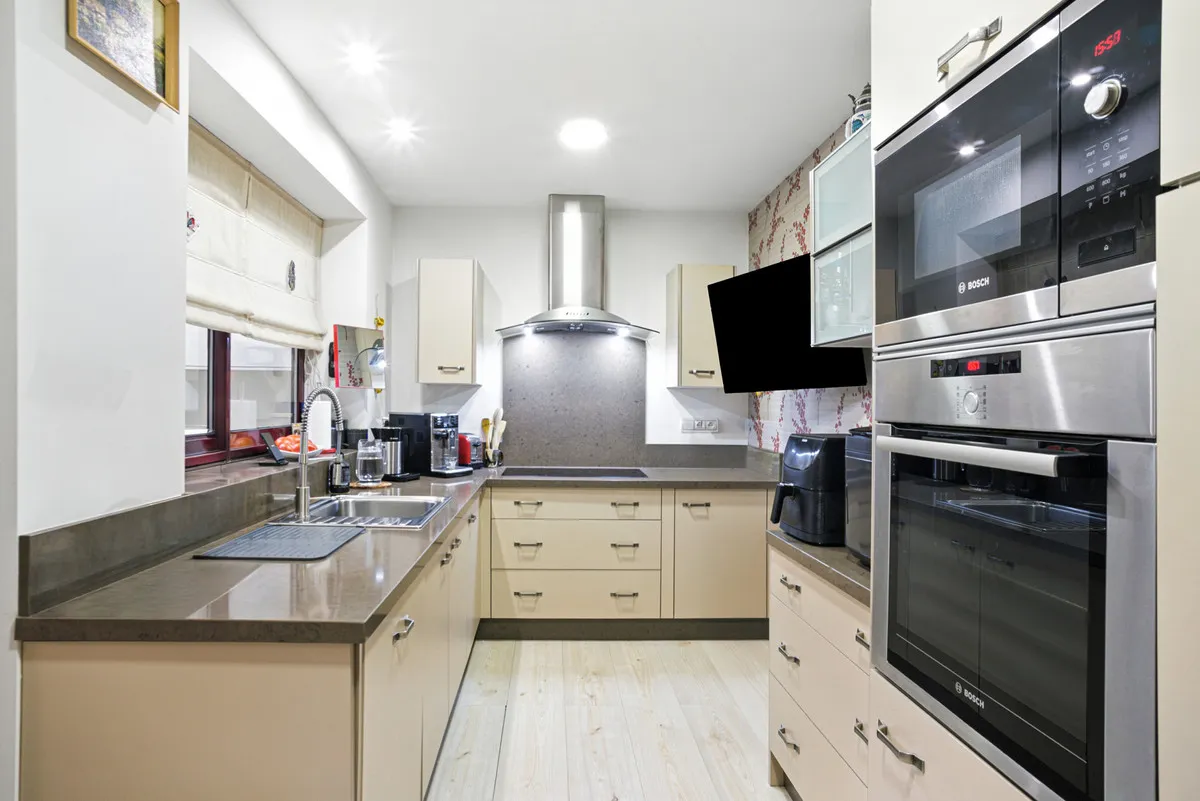 70564654-4874-4f6a-b7d9-662e9d9d170e