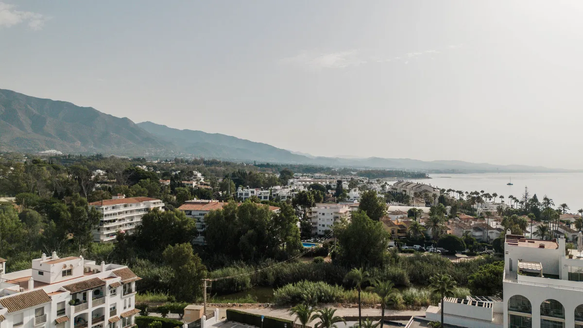 11c4f846-83b1-4f2f-beb1-e69b8eade52b