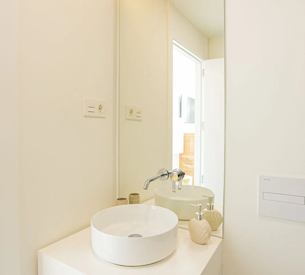 a9654878-ed8b-4f39-9062-62d78a1a35d6