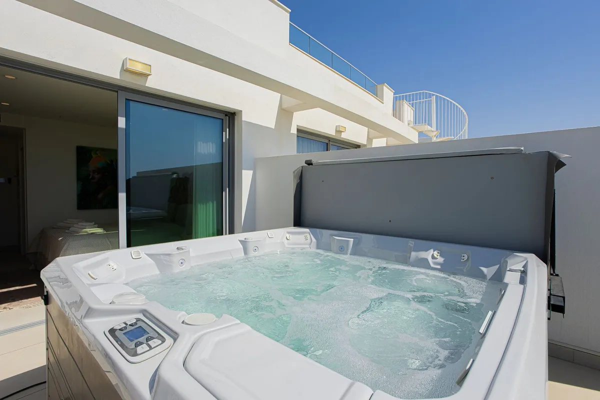 bb31e564-c1f2-4099-b8e7-279817fd5e4c