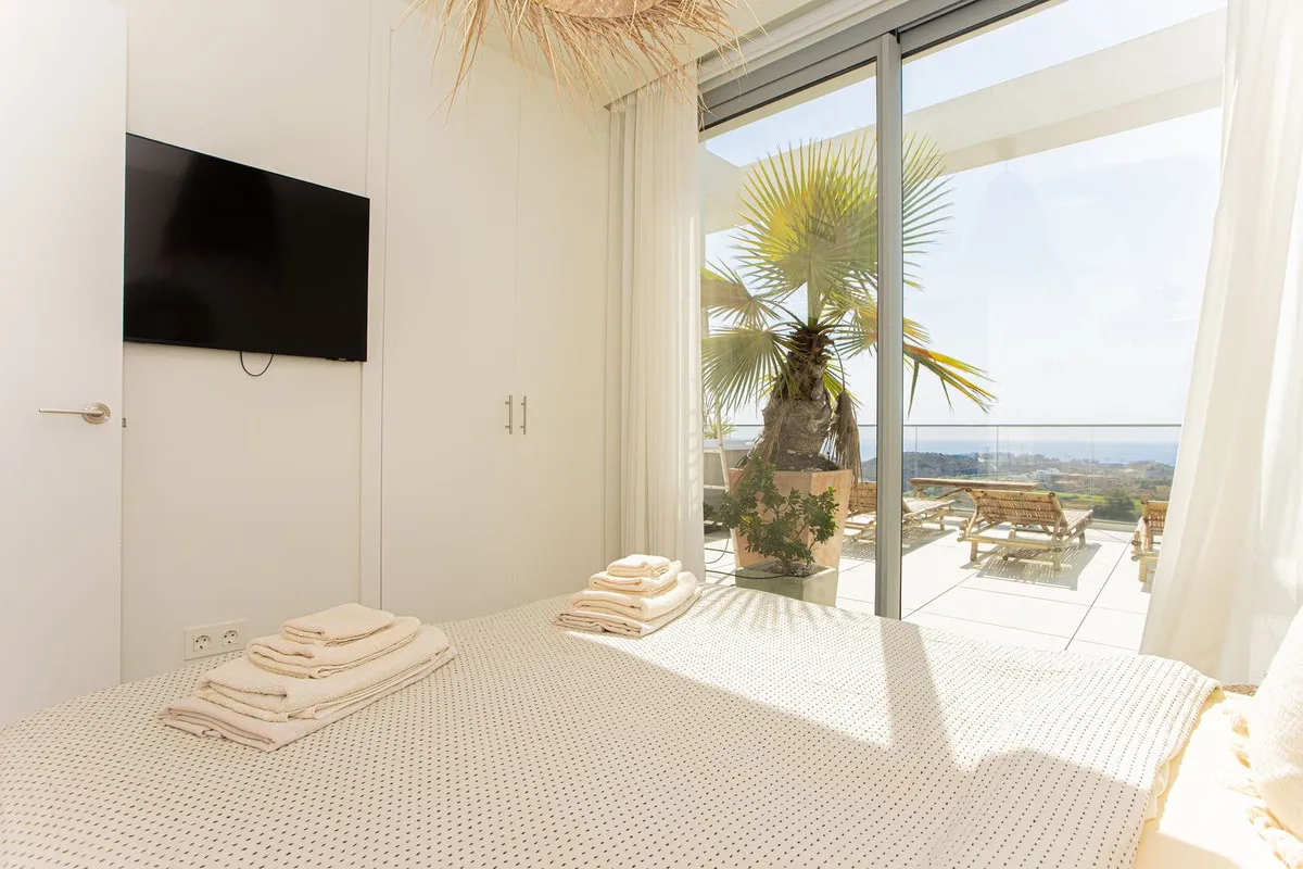 c5769c1f-e788-450c-89d9-7083ceb1be24