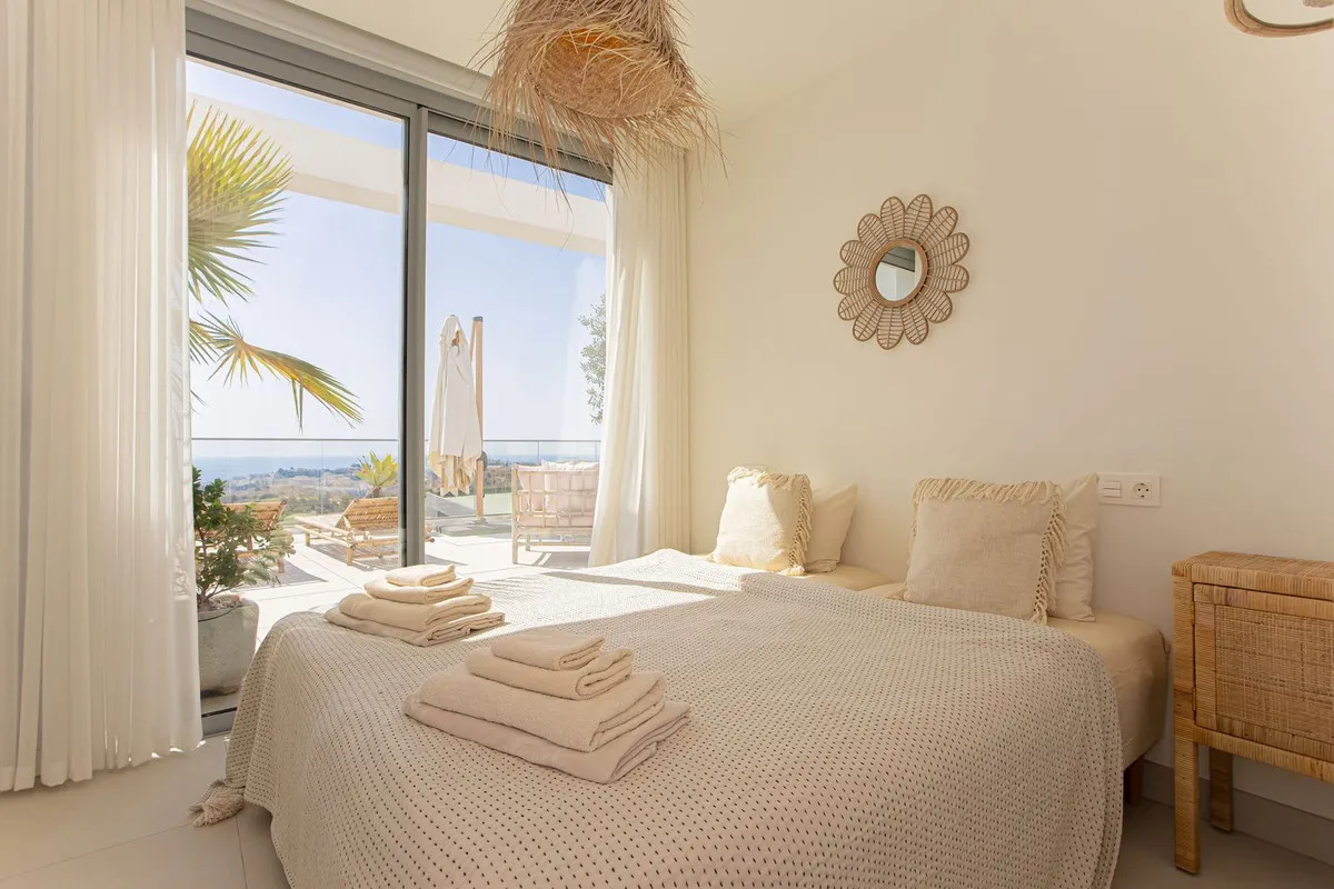 c8345eaa-0b3a-4634-ac49-663e2e352cb2