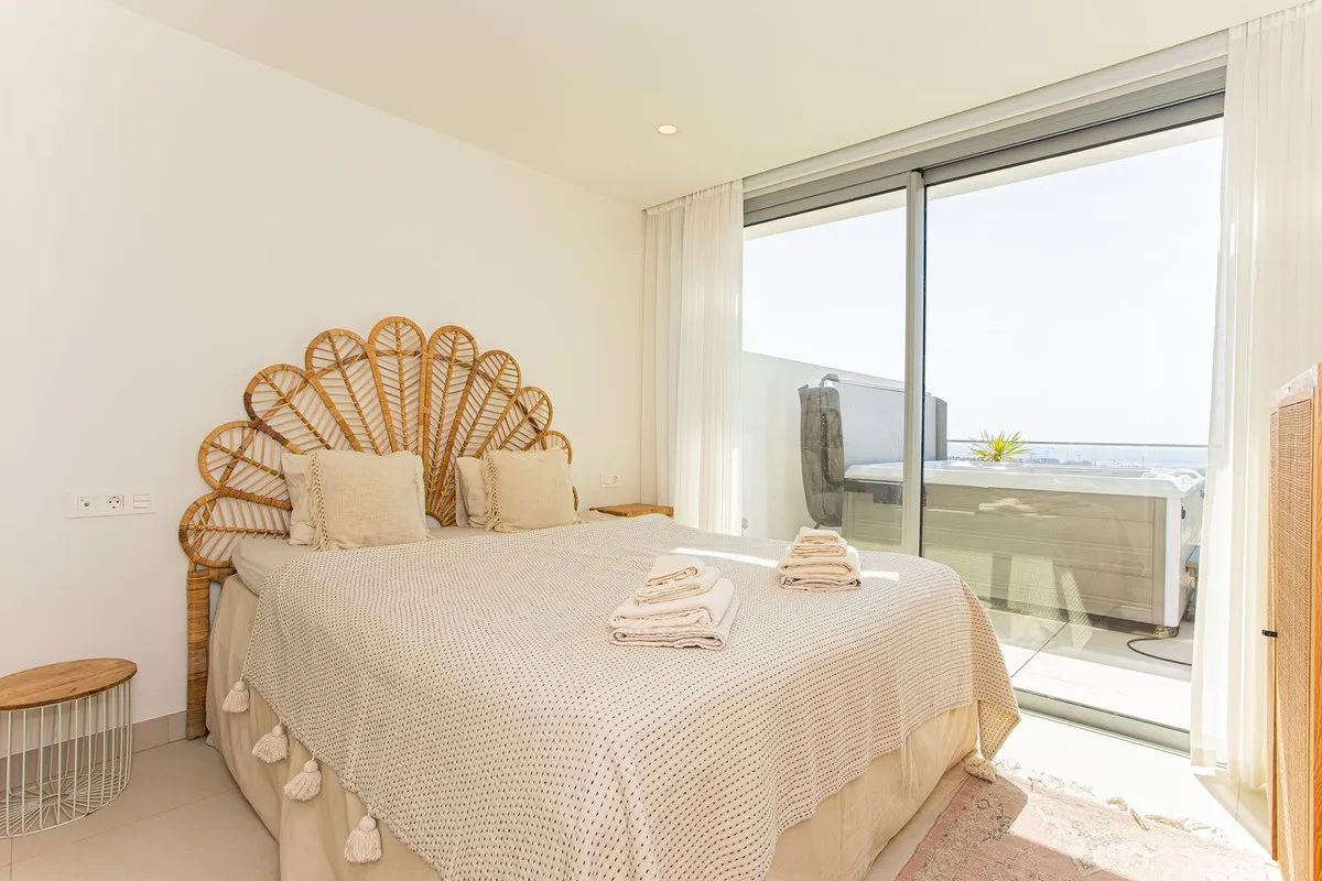 ec4226dc-d416-4b26-a969-1e8c234faac0