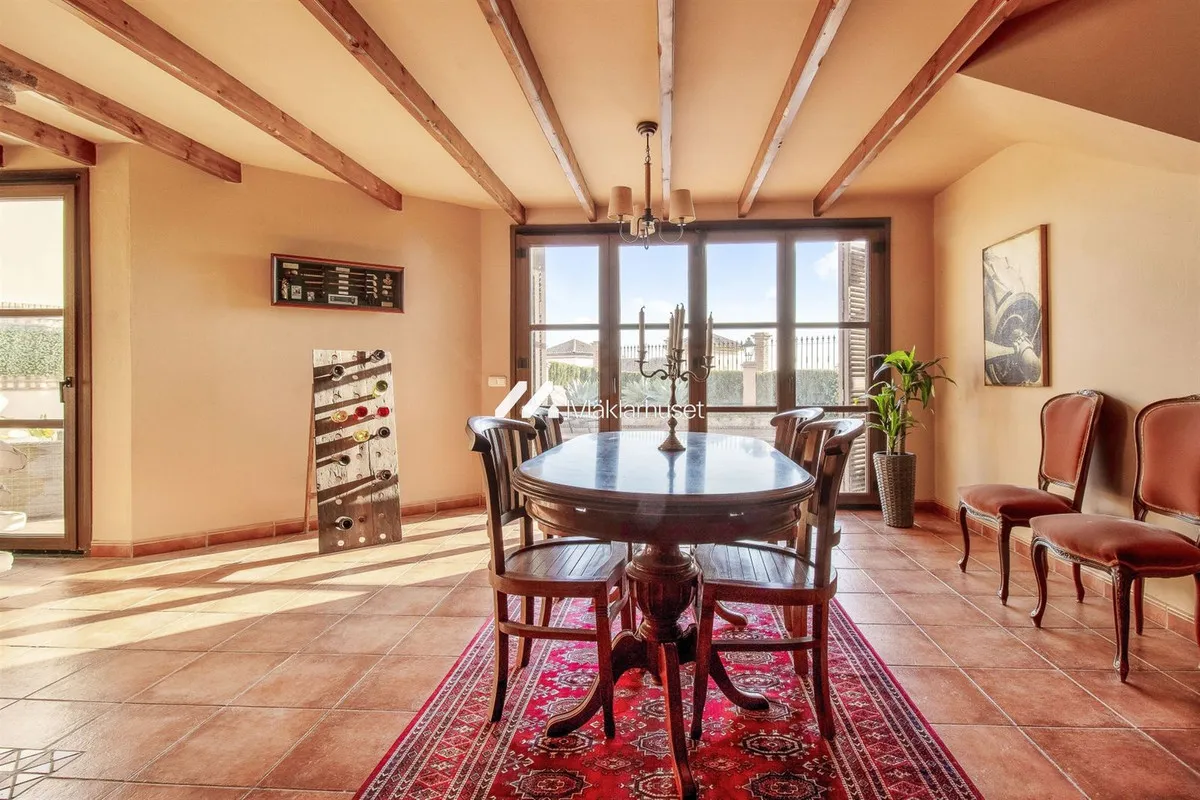 51c0cb1f-5b49-47b6-aff3-c842040948b4