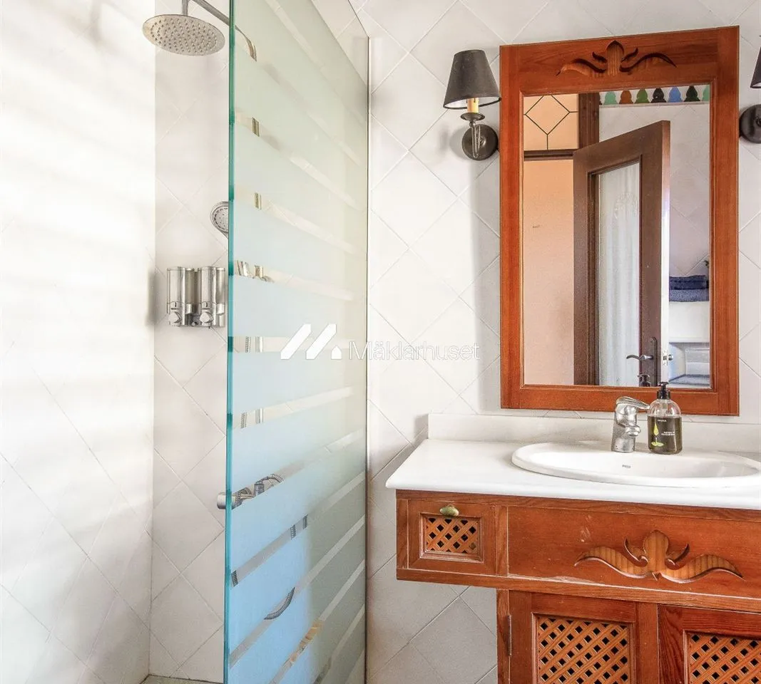 fa03d12e-aa85-42fe-b1be-5d7626752ed7