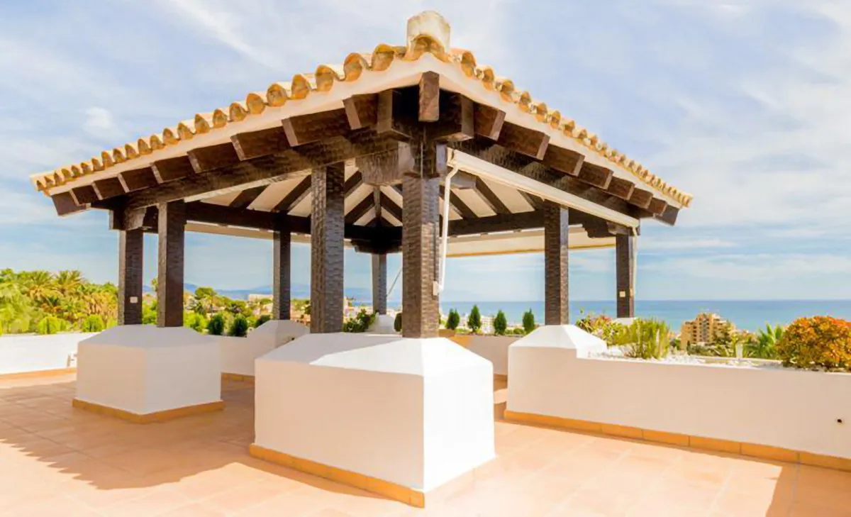 31de1596-c5d8-4b81-ae17-4197d17ae19d