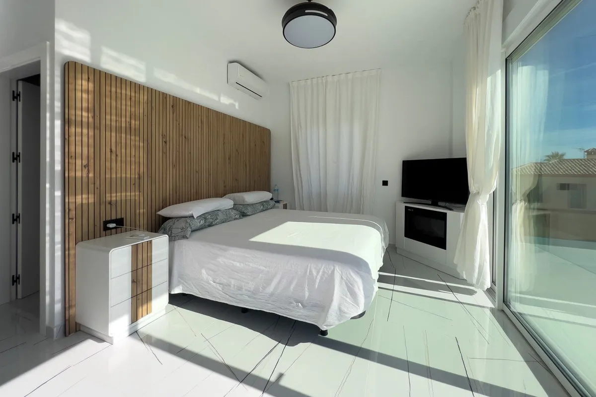 8b135d98-2b92-4e60-bd55-3ce3ad35fa74