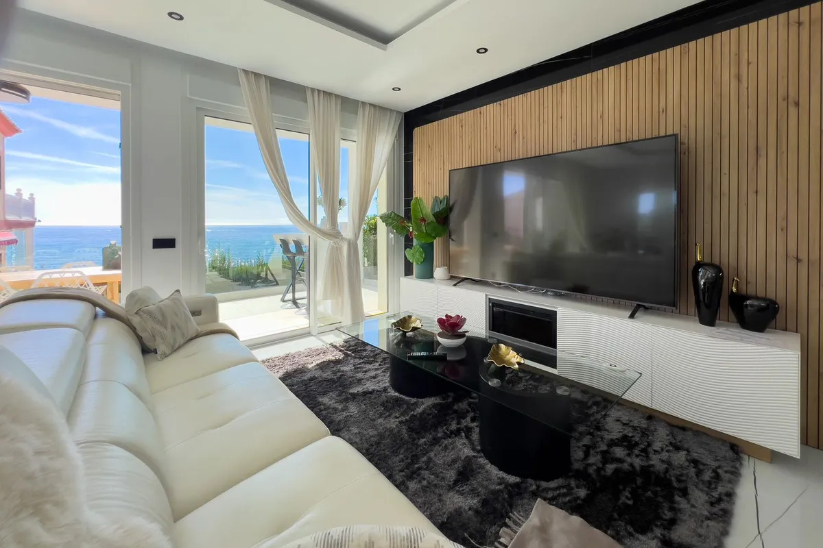 c2732ae3-1eaa-4348-8520-d5a01e556b5b