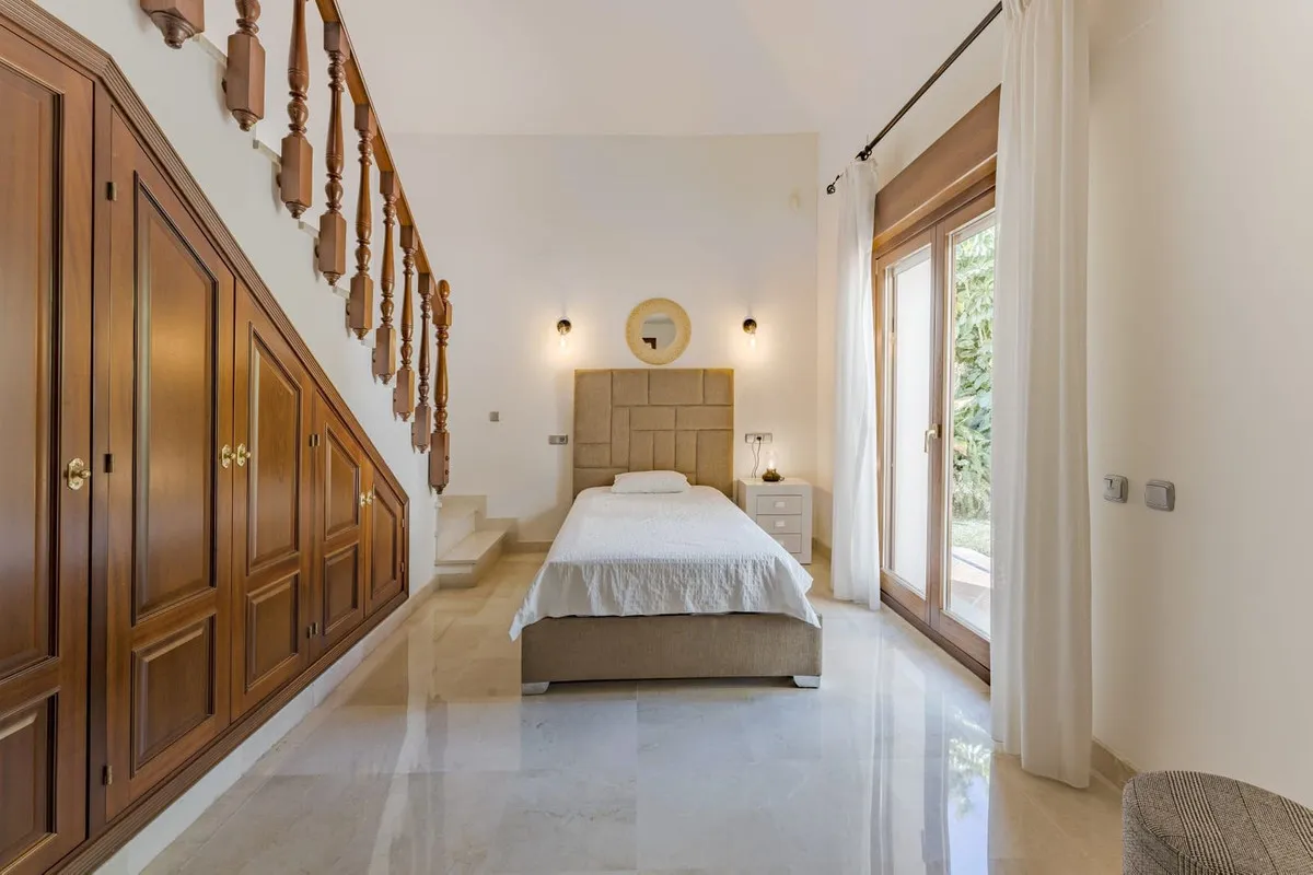 e8299660-201b-4481-9158-919ba8eb27fd