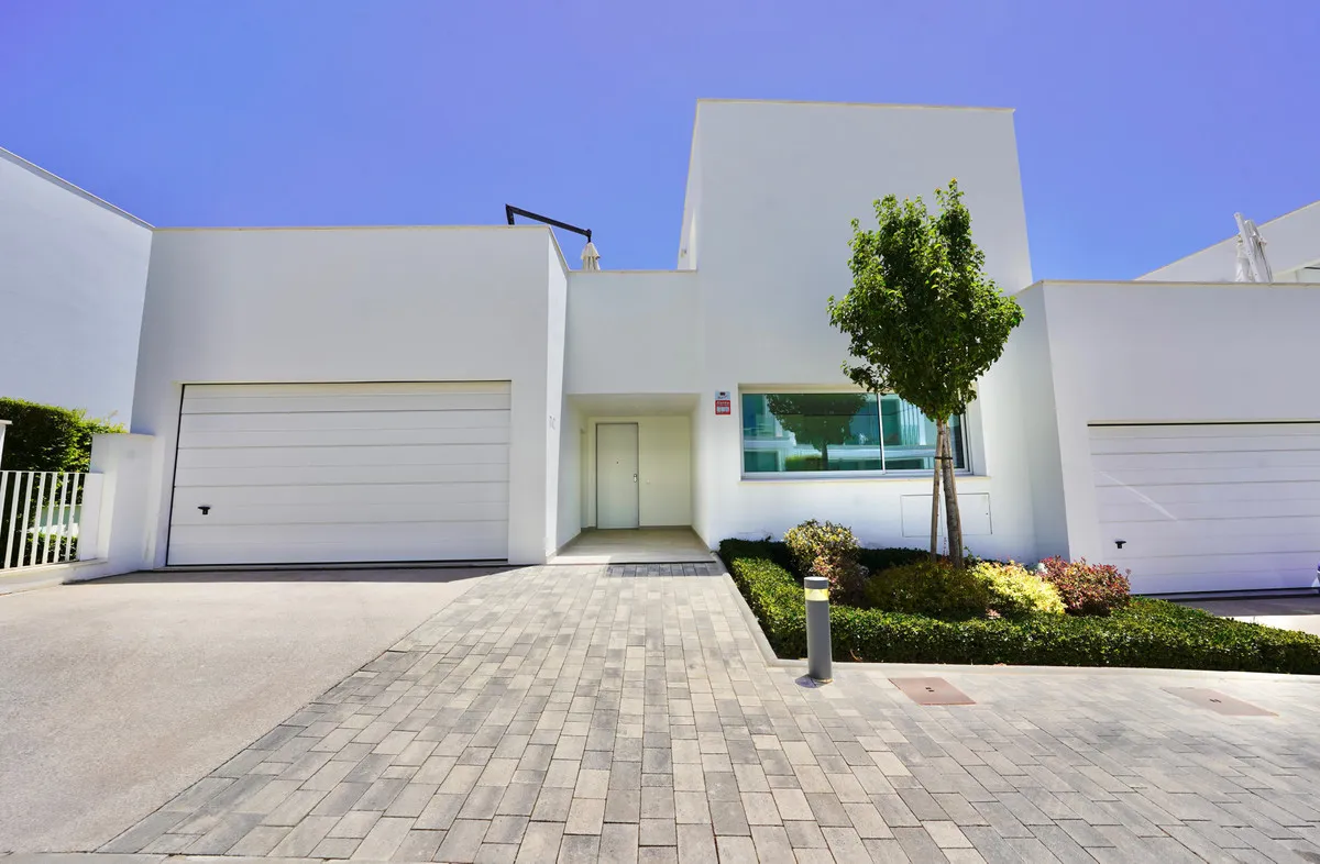 90884293-8b64-4c7a-8106-18b37d8f75d4