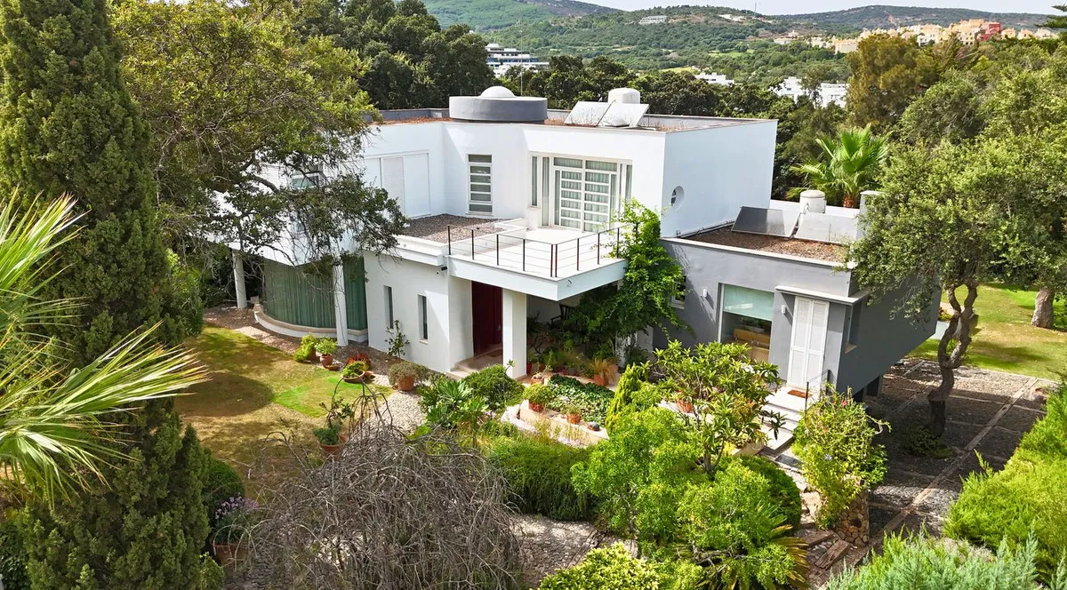 e7a653db-e087-459b-a045-a26c45e2cdbe