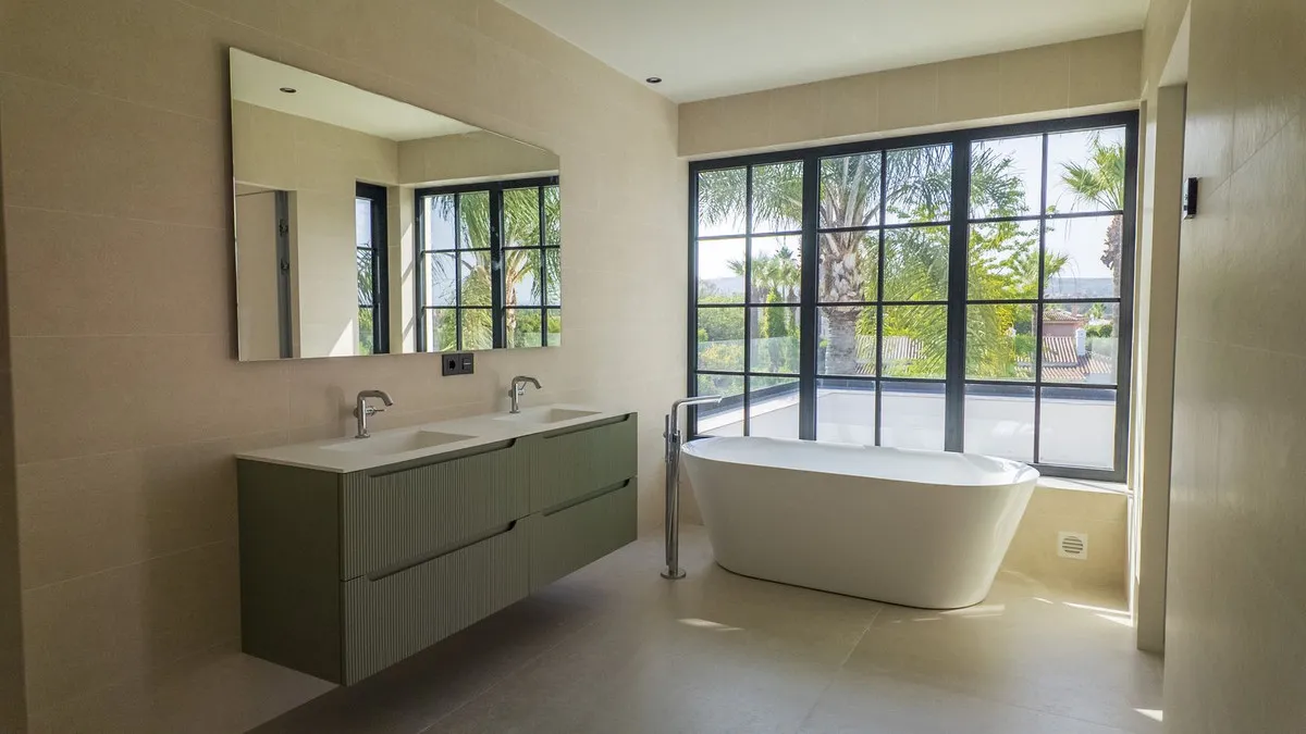 078a8521-35a7-40e7-bd57-fb9071d9d76e