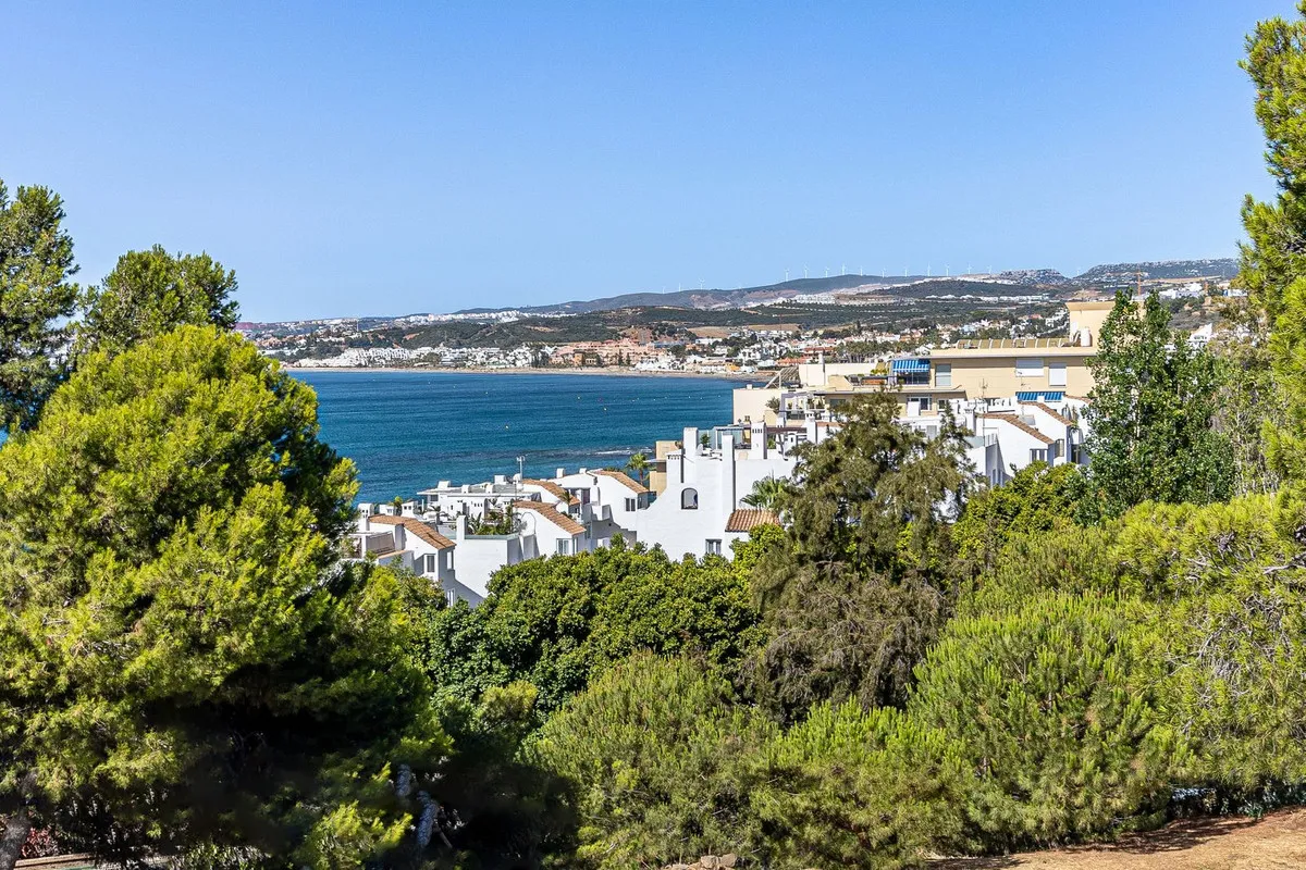 24c63be0-c55e-4243-b0c7-b560fb58c488